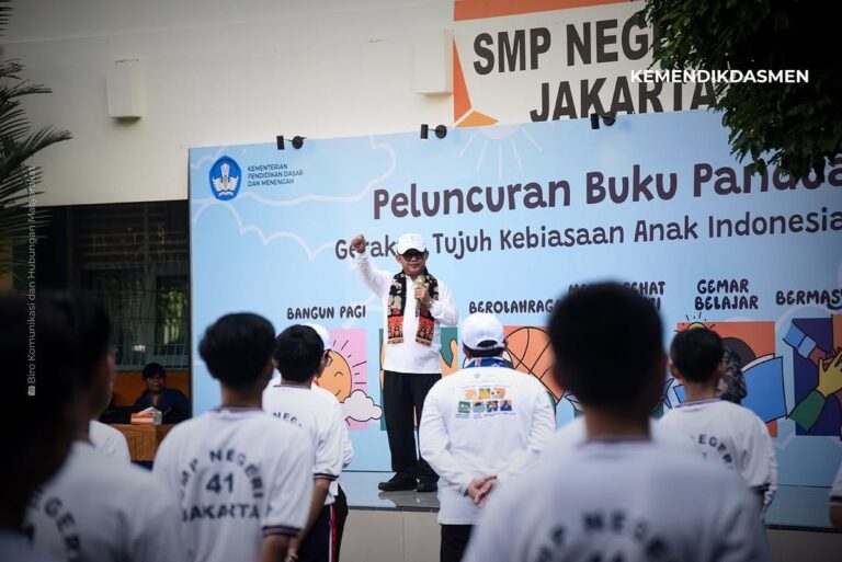 Mendikdasmen Luncurkan Buku Panduan Gerakan 7 Kebiasaan Anak Indonesia Hebat: Wujudkan Generasi Berkarakter Menuju Indonesia Emas 2045