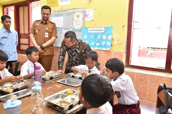 Wamendikdasmen Fajar: Makan Bergizi dan Cek Kesehatan Gratis Tingkatkan Kualitas Belajar Murid
